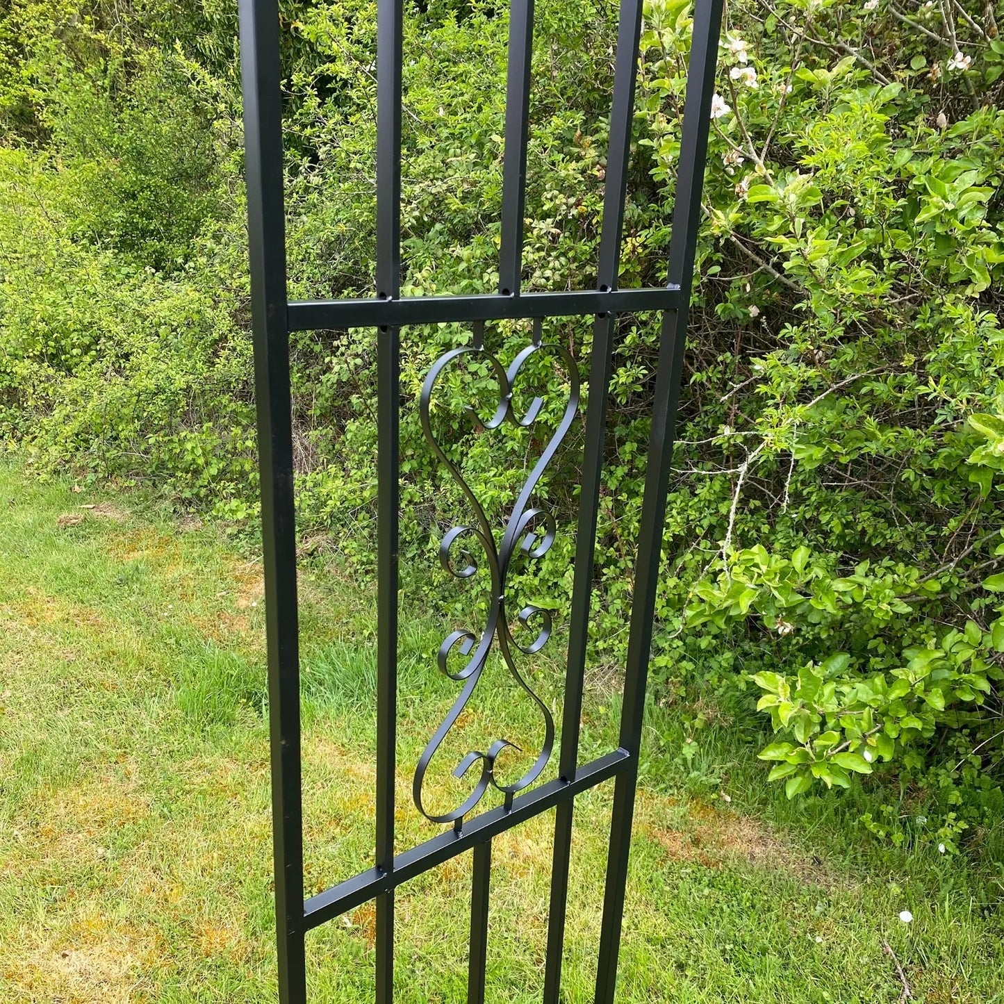 Metal Garden Arches & Arbours | Rose Climbing Plant Support Trellis Frames