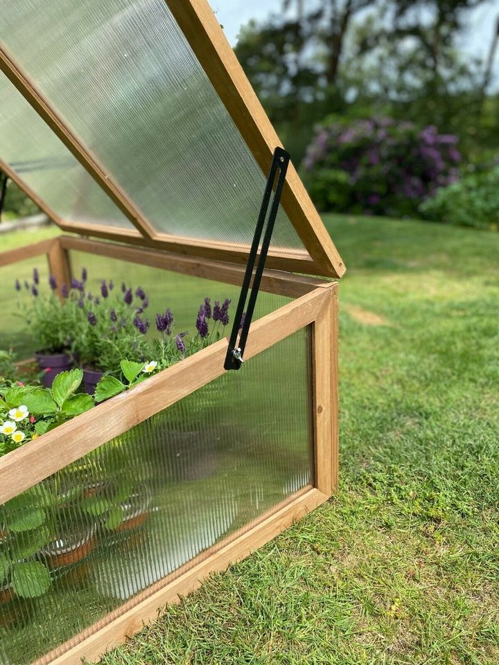 Wooden Framed Polycarbonate Cold Frame Mini Greenhouse (100cm x 65cm x 40cm)